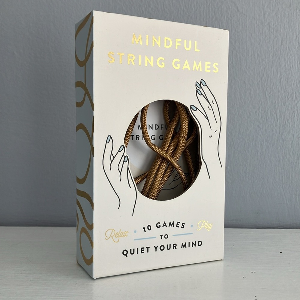Chronicle Books - Mindful String Games - Picture 3 of 5
